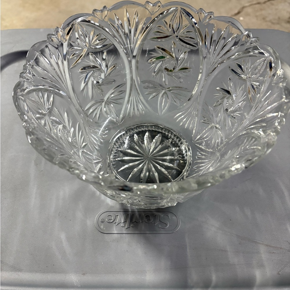 Elegant Crystal Decorative Bowl